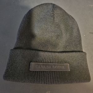 Canada Goose Tonal Emblem Beanie - Black